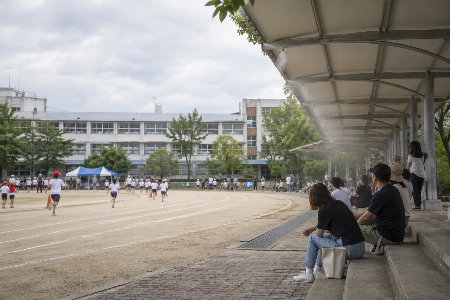 학교 체육행사 중 운동장 옆 쉼터에 미스트를 적용한 예시